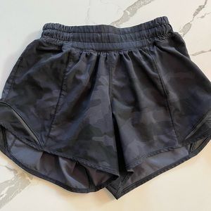 Lululemon hotty hot lined short